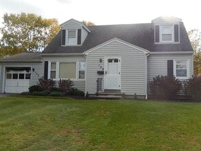 Building Photo - 129 Roselawn Crescent