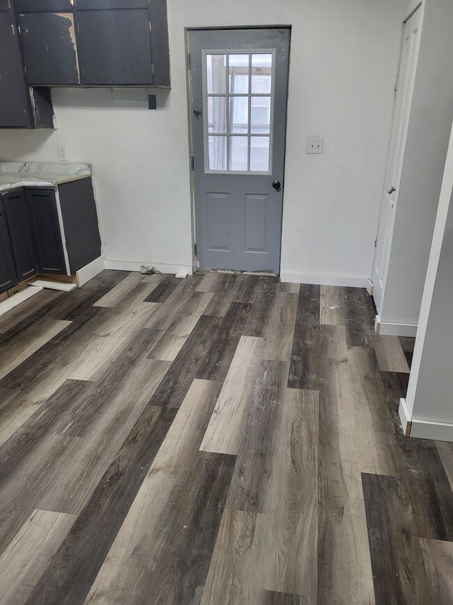 Building Photo - Large 2 Bedroom house in Ackley