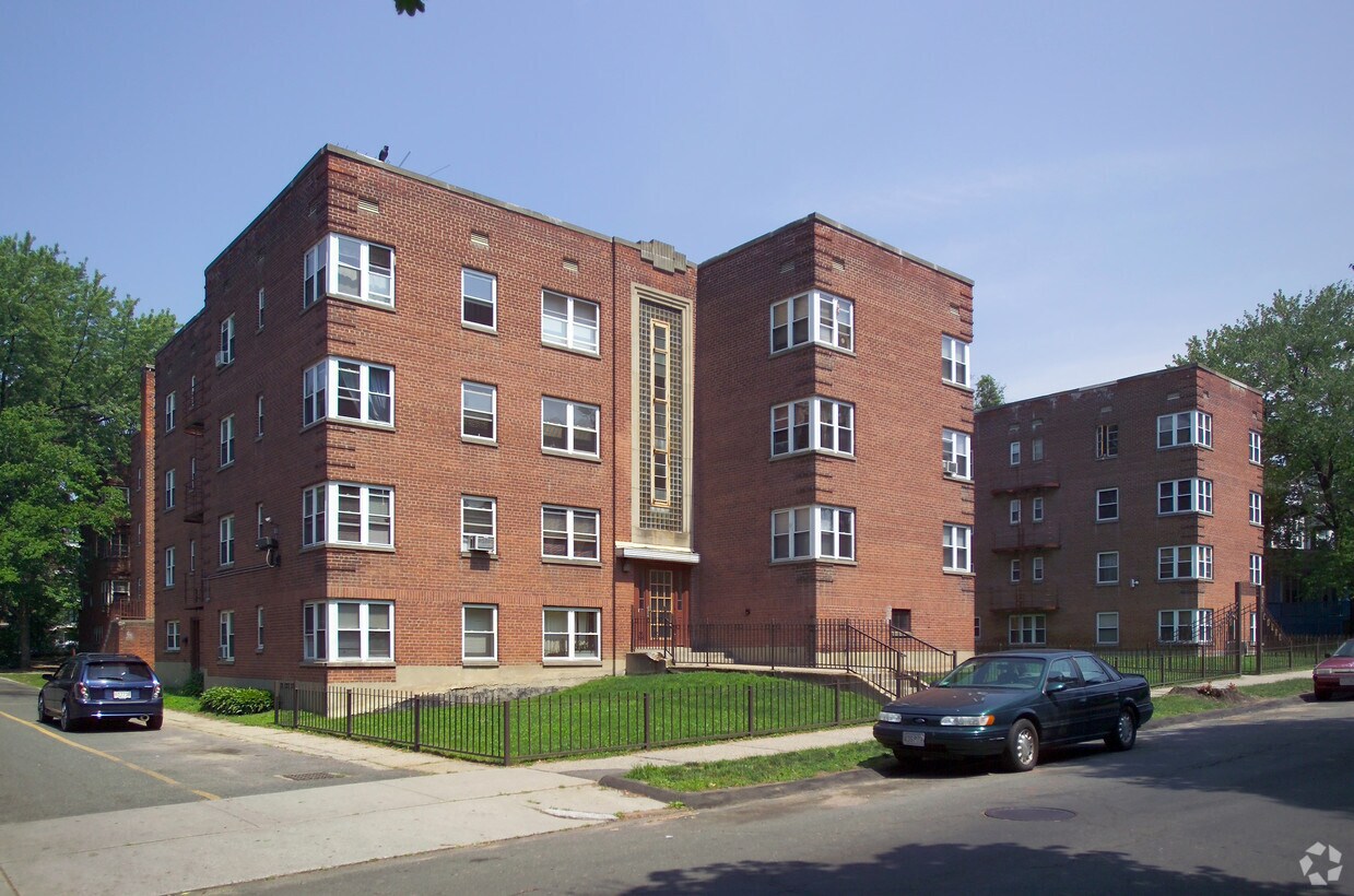 Primary Photo - Maple Commons Apartments