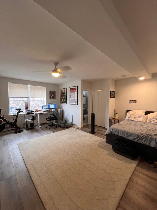 Foto del edificio - 5920 N Ridge Ave