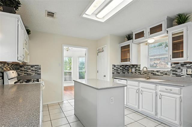 Foto del edificio - 2711 Primrose Ln
