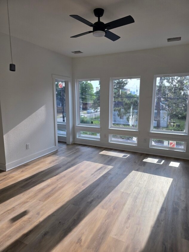 Building Photo - 1206 Schweikhardt St
