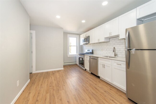 Building Photo - 1703 Manhattan Ave