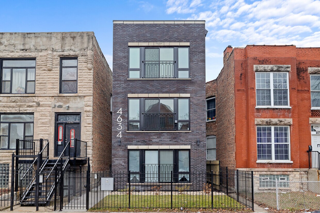 Foto principal - 4634 S Langley Ave