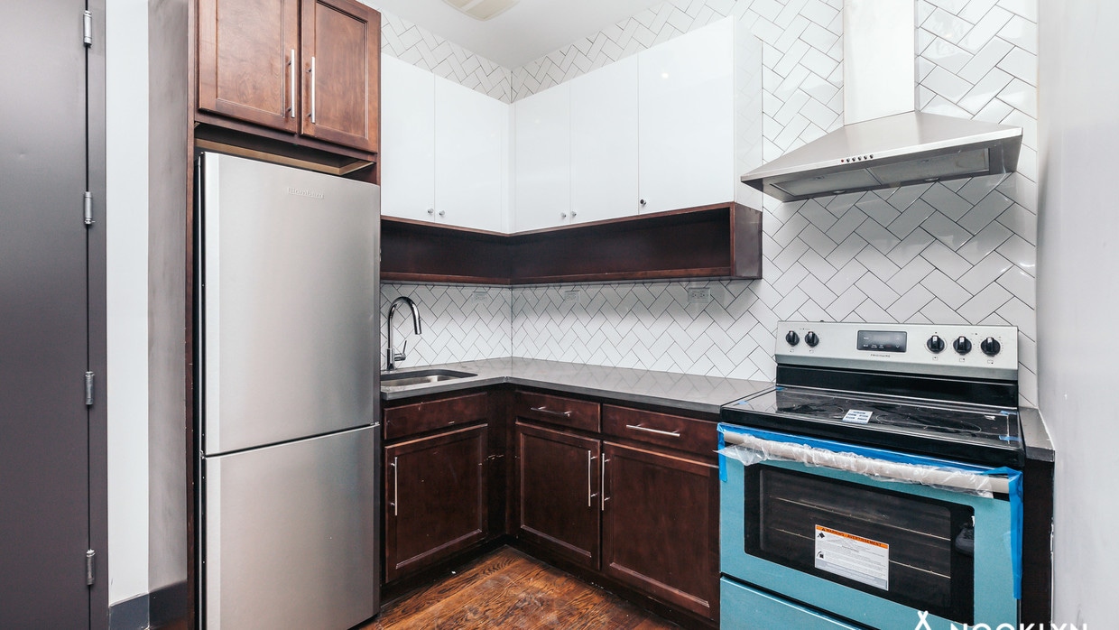 Primary Photo - 306 Stockholm St