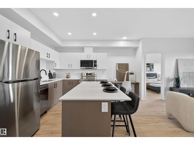 Photo du bâtiment - 355 Clareview Station Dr NW