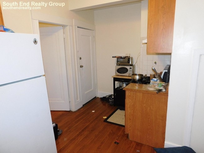 Building Photo - Sunny 1 Bed close to BC! Sept 1st!