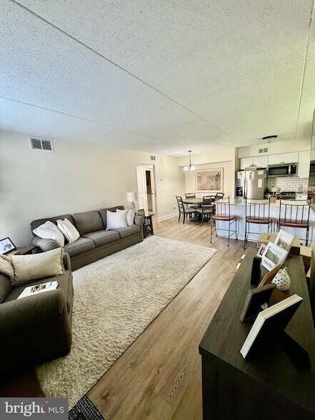 Foto del edificio - 6906 Hilltop Dr