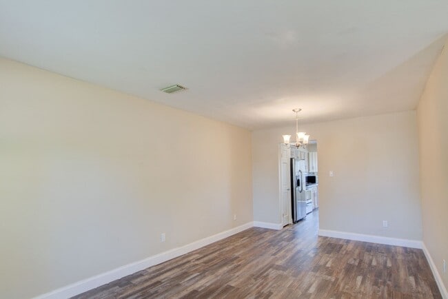 Building Photo - 5 Bedroom, 2.5 Bath Home in Landstown Lake...