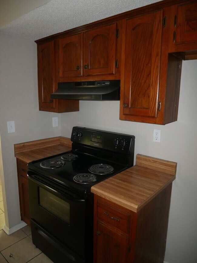 Building Photo - 3855 Ramblewood Dr