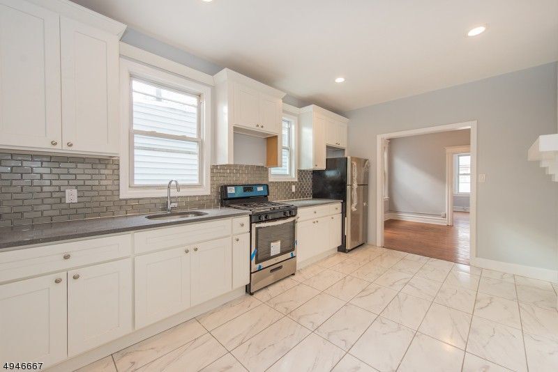 Kitchen - 190 21st St