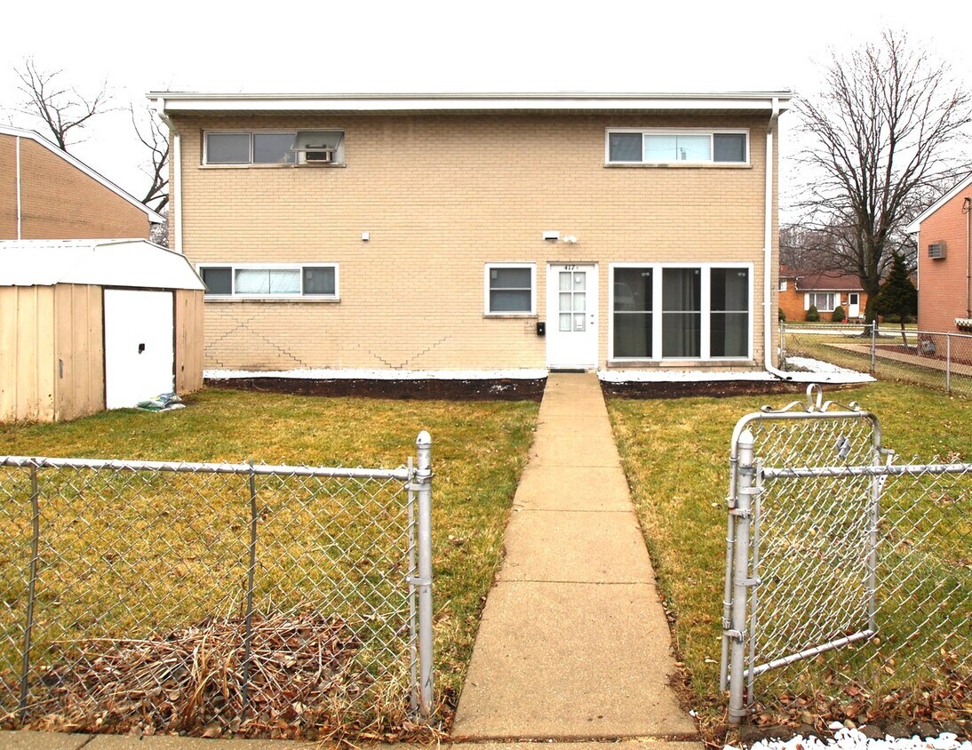 417 W Stone Ave Unit C, Addison, IL 60101 Condo for Rent in Addison, IL