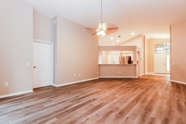 Building Photo - 29611 Birds Eye Dr