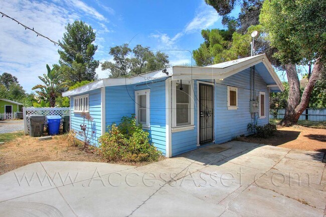 Building Photo - Spectacular Mountain Views 2 Bed/1 Bath Ho...