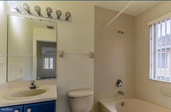 Building Photo - 2 br, 2.5 bath Townhome - 4351 SW 160th Av...