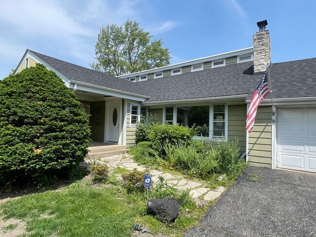 Foto del edificio - 836 W Everett Rd