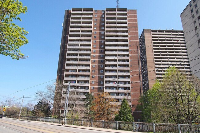 Building Photo - 230 Oak St