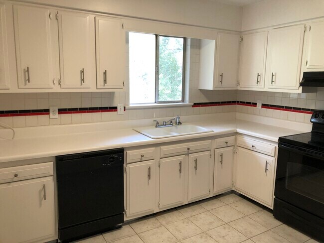 Building Photo - 3007 Hoyt St