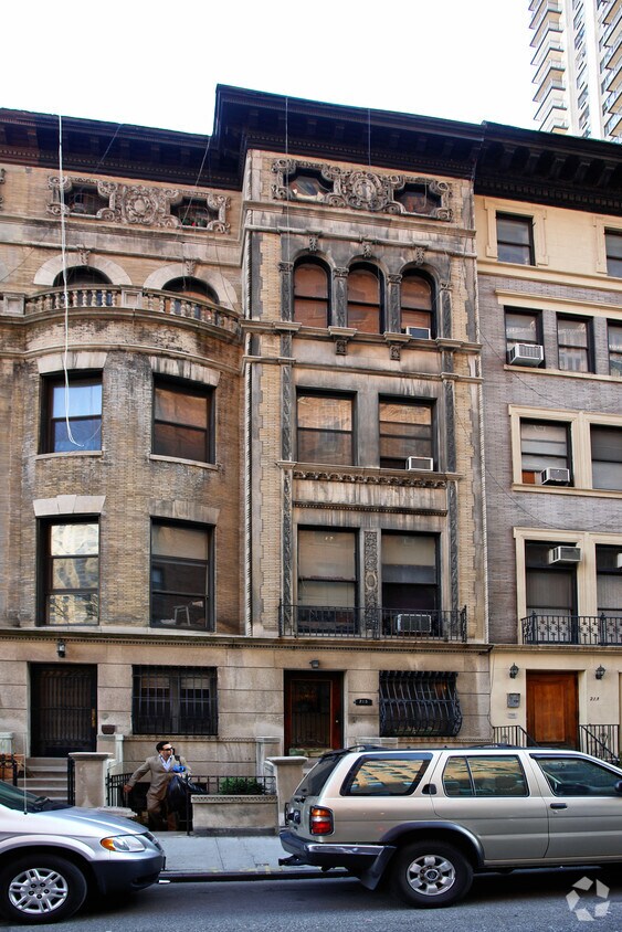 Foto del edificio - 215 W 70th St