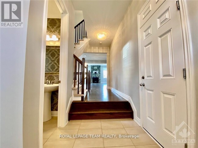Building Photo - 333 Meadowbreeze Dr