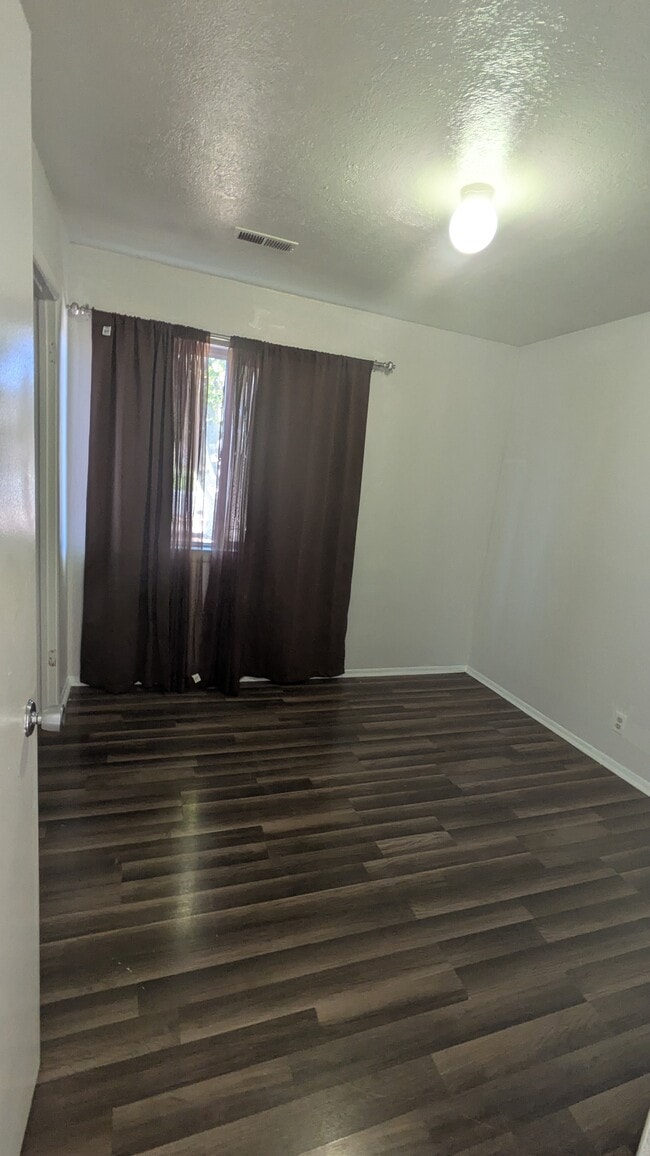 Building Photo - 948 S 1100 W