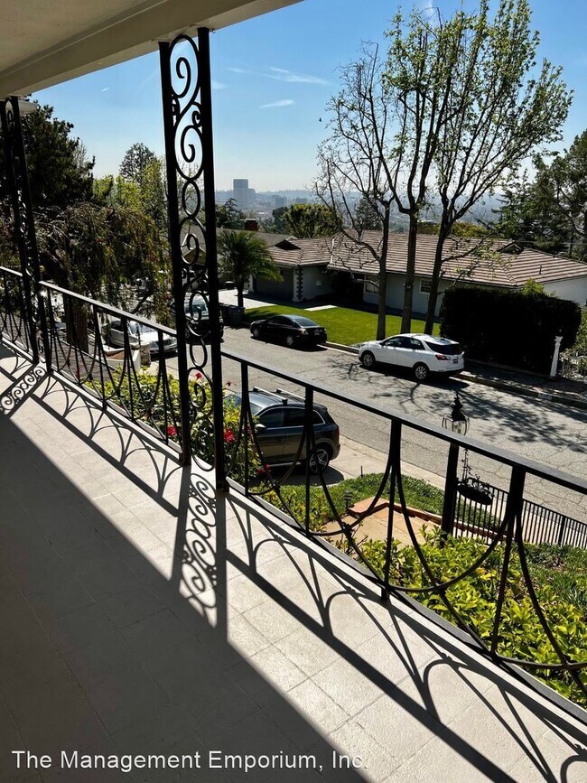 Foto del edificio - 3 br, 3 bath House - 523 Meadows Dr.