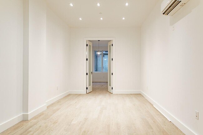 Foto del edificio - 98 Moore St