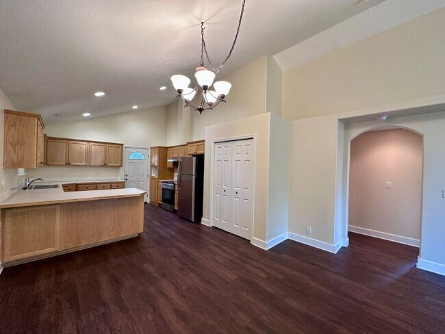 Building Photo - 6204e