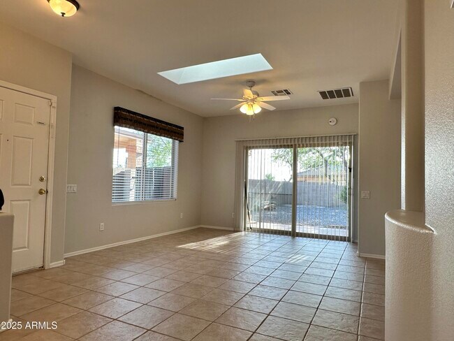 Foto del edificio - 8076 S Spur Trail Ct
