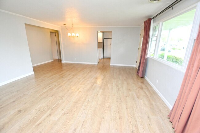 Foto del edificio - 124 N Holiday Dr