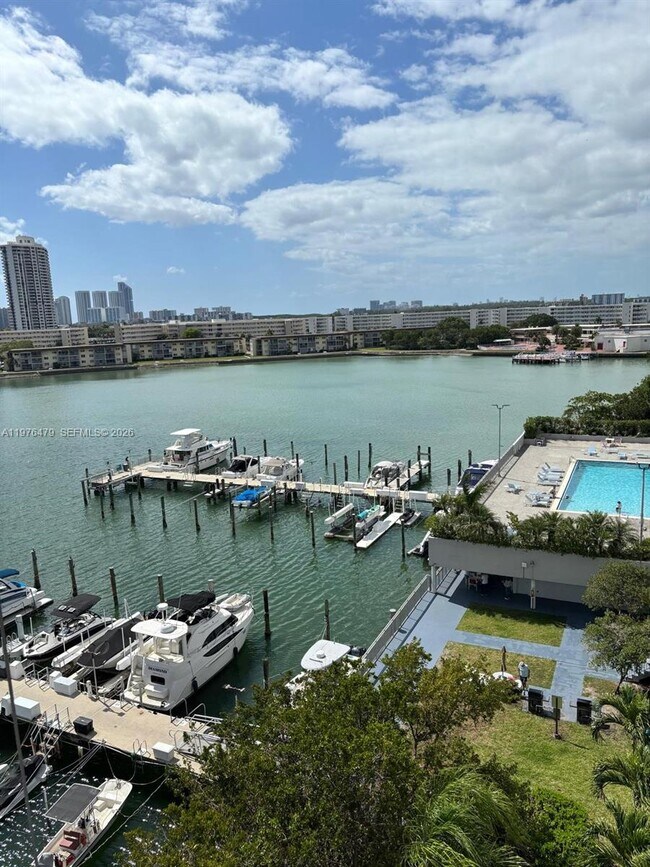 Building Photo - 18081 Biscayne Blvd