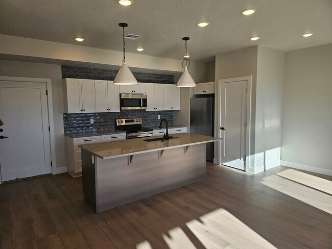Building Photo - 3868 E Fossil Wy