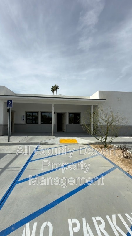 Building Photo - 517 S Mountain View Dr