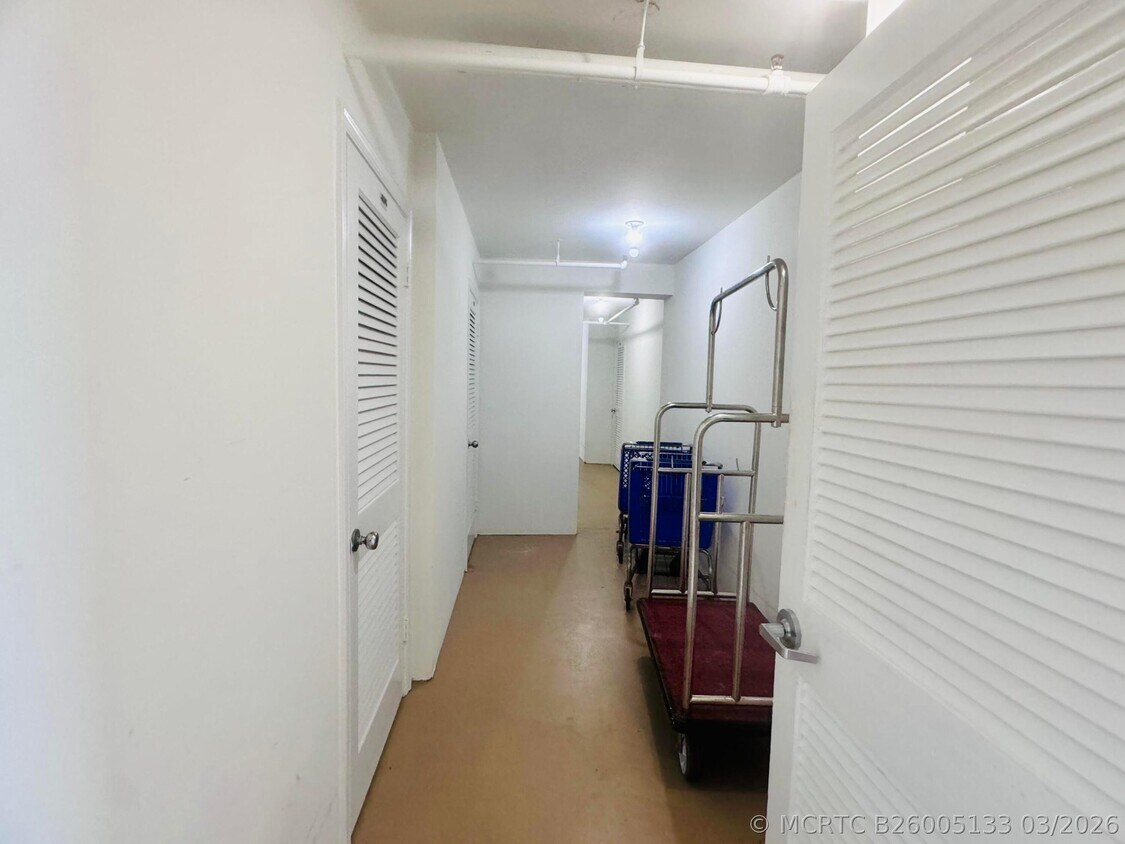 Foto del edificio - 200 S Beach Rd