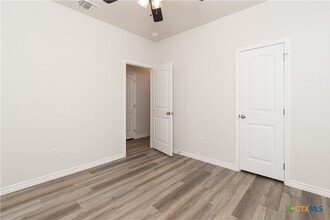 Building Photo - 121 Leon Ln