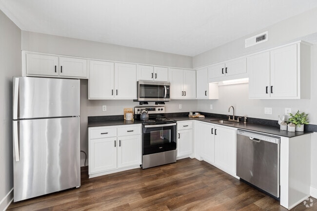 Building Photo - Village Lake Townhomes