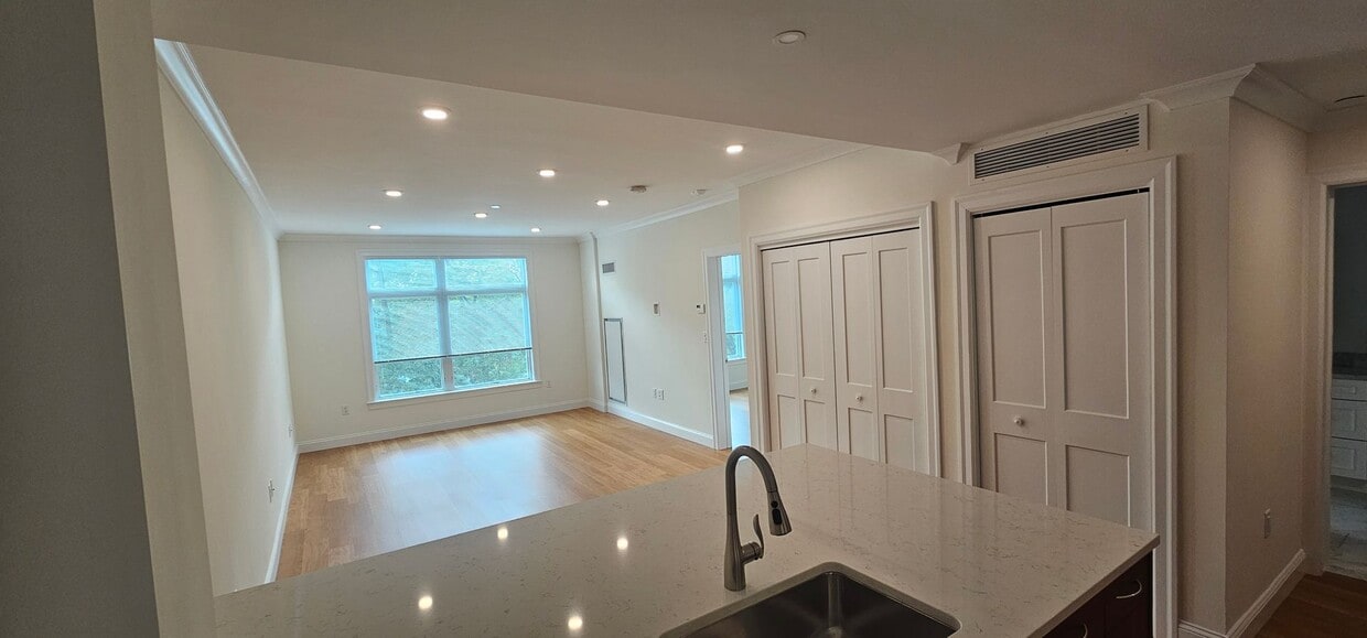 Primary Photo - Luxury 1-Bed with Laundry in Unit