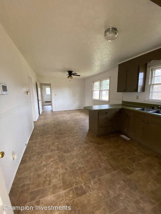 Building Photo - 3 br, 1 bath House - 115 Victor Dr
