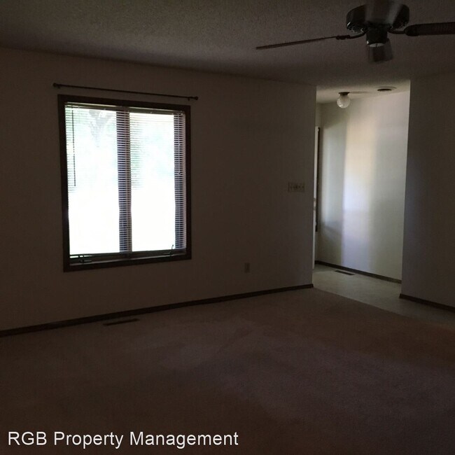 Building Photo - 3 br, 2 bath House - 3050 E. Greeley St.