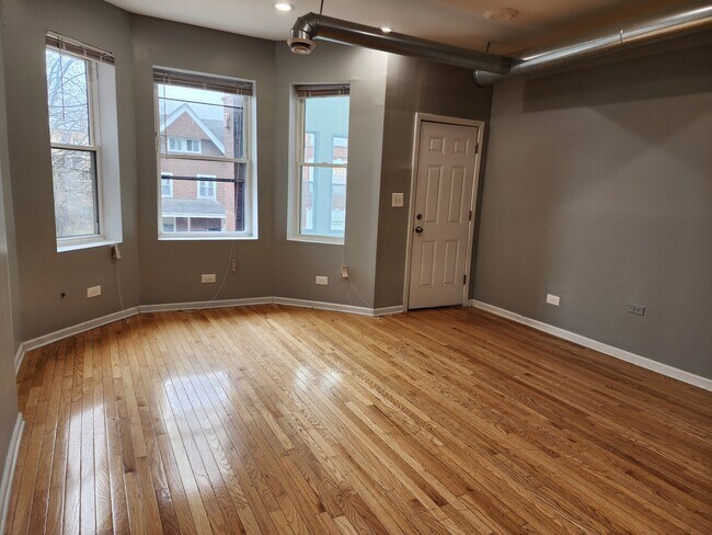 Foto del edificio - 1530 E 65th Pl
