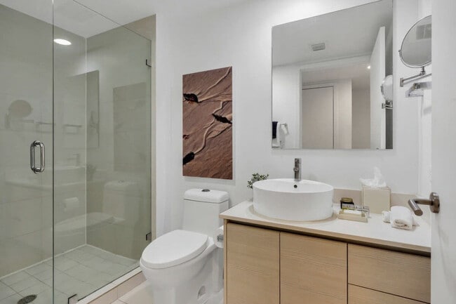 Building Photo - 2602 E Hallandale Beach Blvd
