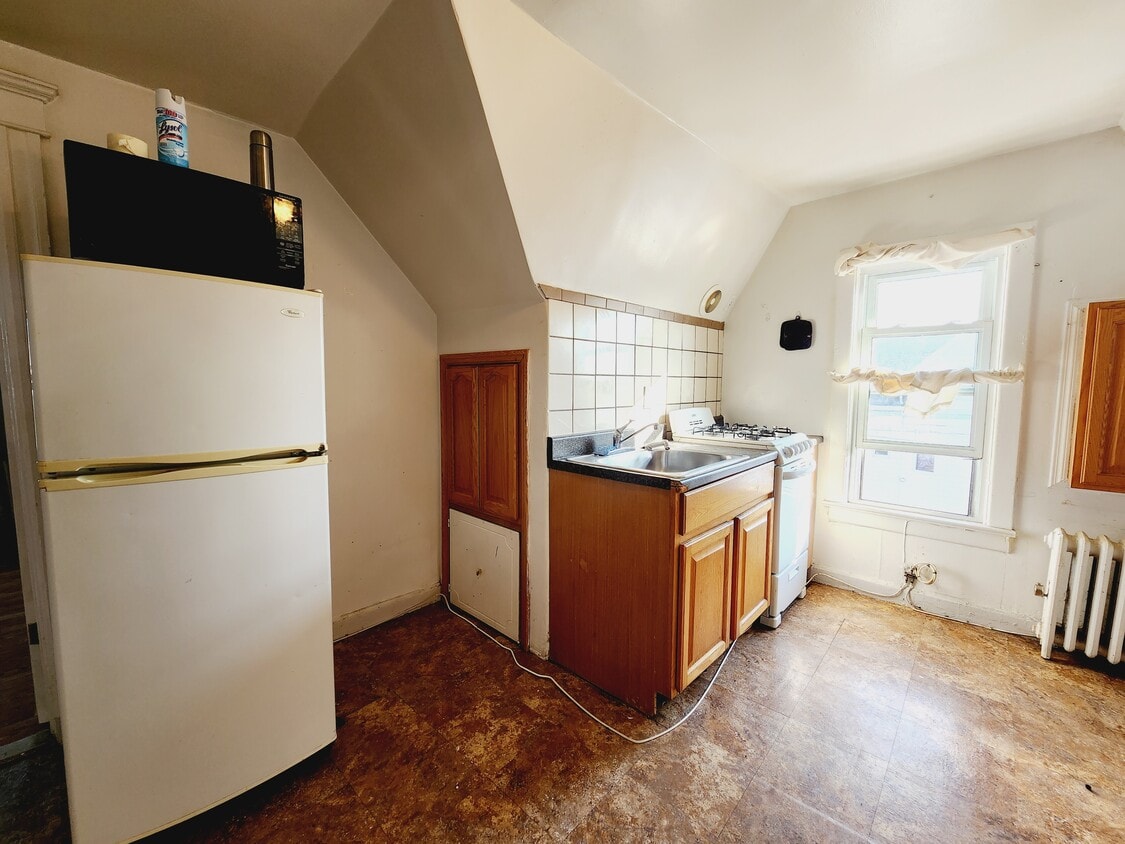 298 Avenue B Unit 3, Bayonne, NJ 07002 Apartments in Bayonne, NJ