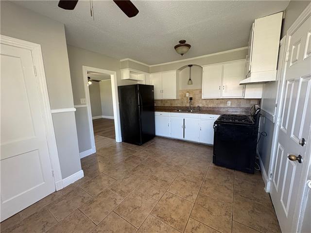 Building Photo - 1010 Isbell St