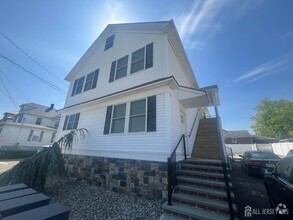 Building Photo - 16 E Kupsch St
