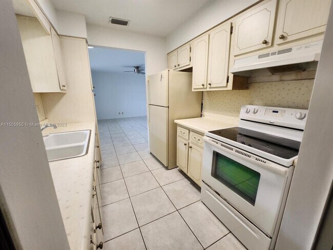 Foto del edificio - 722 Ridge Rd