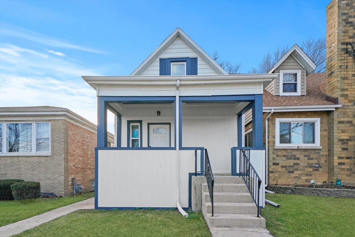Primary Photo - 3028 Clarence Ave
