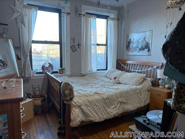 Foto del edificio - 1056 Commonwealth Ave