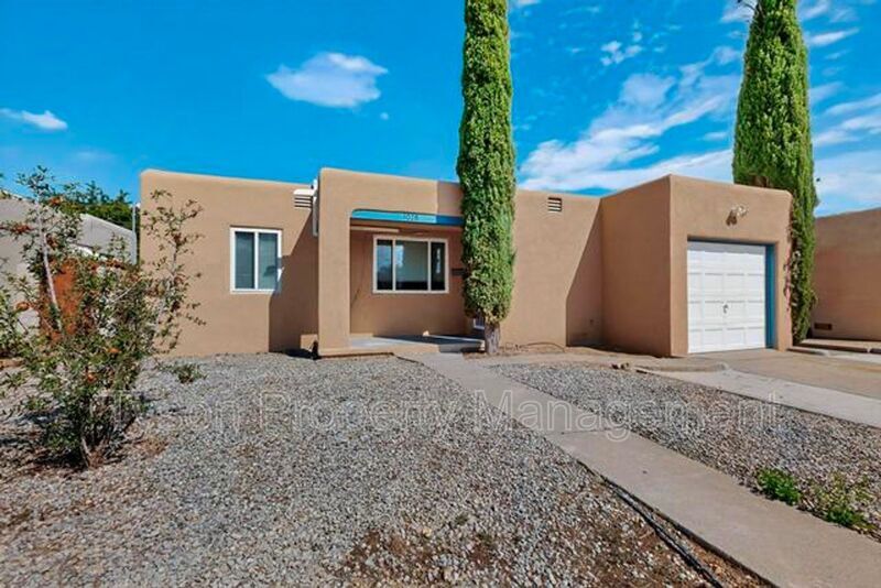 Foto principal - 1028 Princeton Dr NE