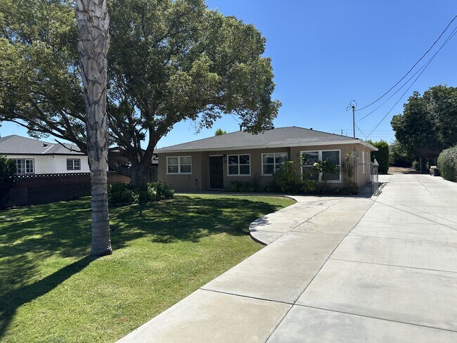 Foto del edificio - 12776 Ross Ave