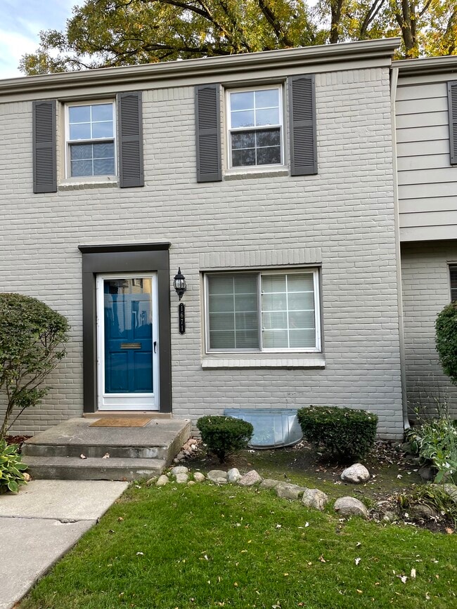 Building Photo - 1671 Graefield Rd